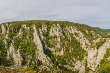 za horami za dolami