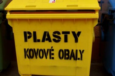 plasty a kovove obaly