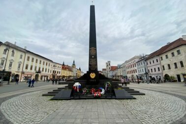 cierny-obelisk-1