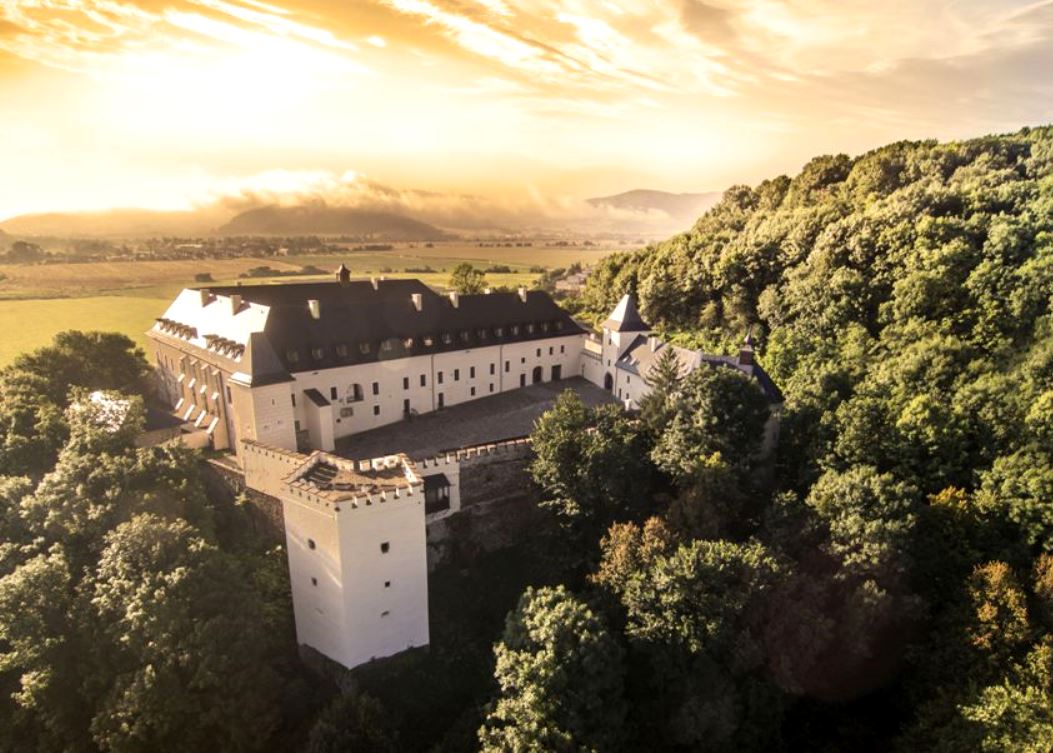 Замок видео. Замок Castle Vígľaš, Slovakia. Замок Виглас. Выборгский замок. Viglas.