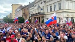 V stredu sme slávili štátny sviatok Deň ústavy, v uliciach veľkých miest boli protivládne protesty