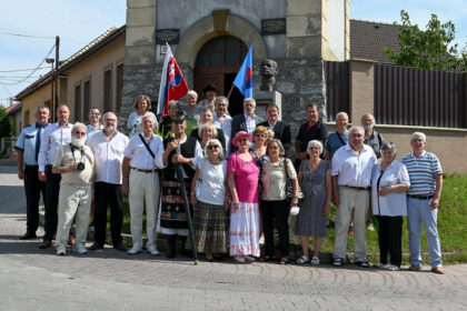 Spomienkové stretnutie pri Štefánikovej buste v starej Sásovej