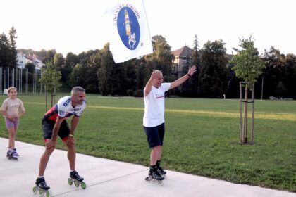 Pavol Dzurák s primátorom Jánom Noskom pri slovenskom rekorde v 12-hodinovom maratóne