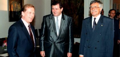 Zľava Václav Havel, Vladimír Mečiar a Václav Klaus