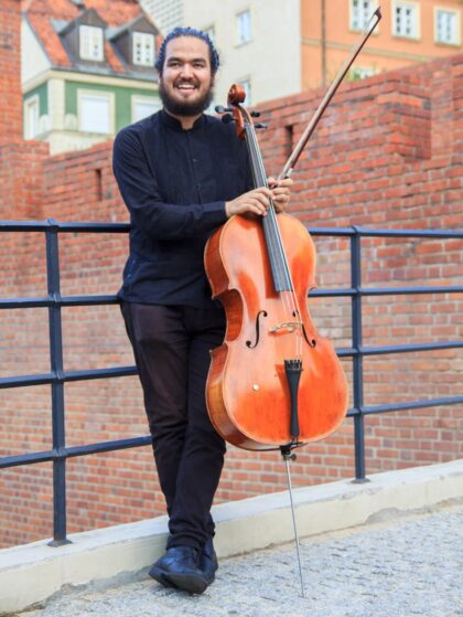 Violončelista Abner Jairo Ortiza García