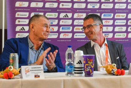 Zľava prezident Európskej atletiky Dobromir Karamarinov a prezident SAZ Peter Korčok