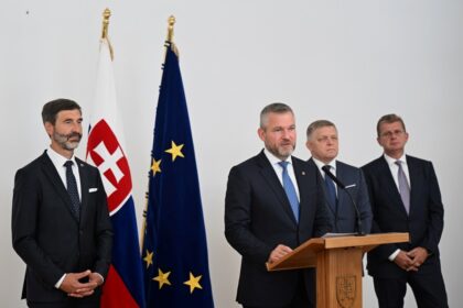 Zľava Juraj Blanár, Peter Pellegrini, Robert Fico a Peter Žiga