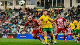 Bystrickí futbalisti prehrali u lídra v Žiline po góloch v oslabení + HLASY