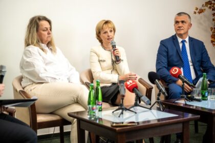 Zľava Andrea Černianska, Elena Prokopová a Peter Juhász