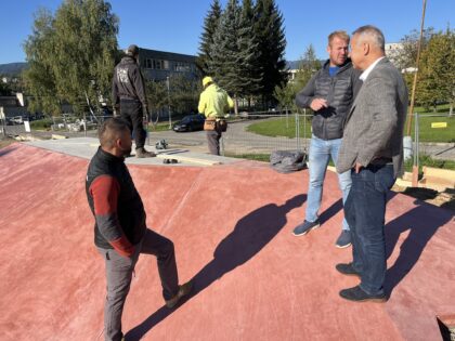 Na stavenisku skateparku