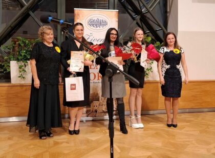 Zľava Janka Slaná, víťazka Mária Vavrúšová, Kristína Maková, Veronika Červenáková a Erika Karová