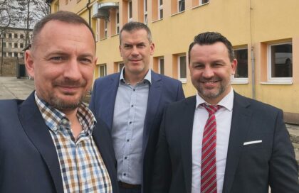 Poslanci BBSK za okres BB zľava Jakub Gajdošík, Igor Kašper a Marek Modranský